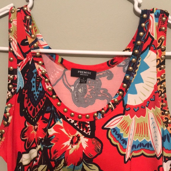 Sleeveless, tropical dress - Picture 2 of 2